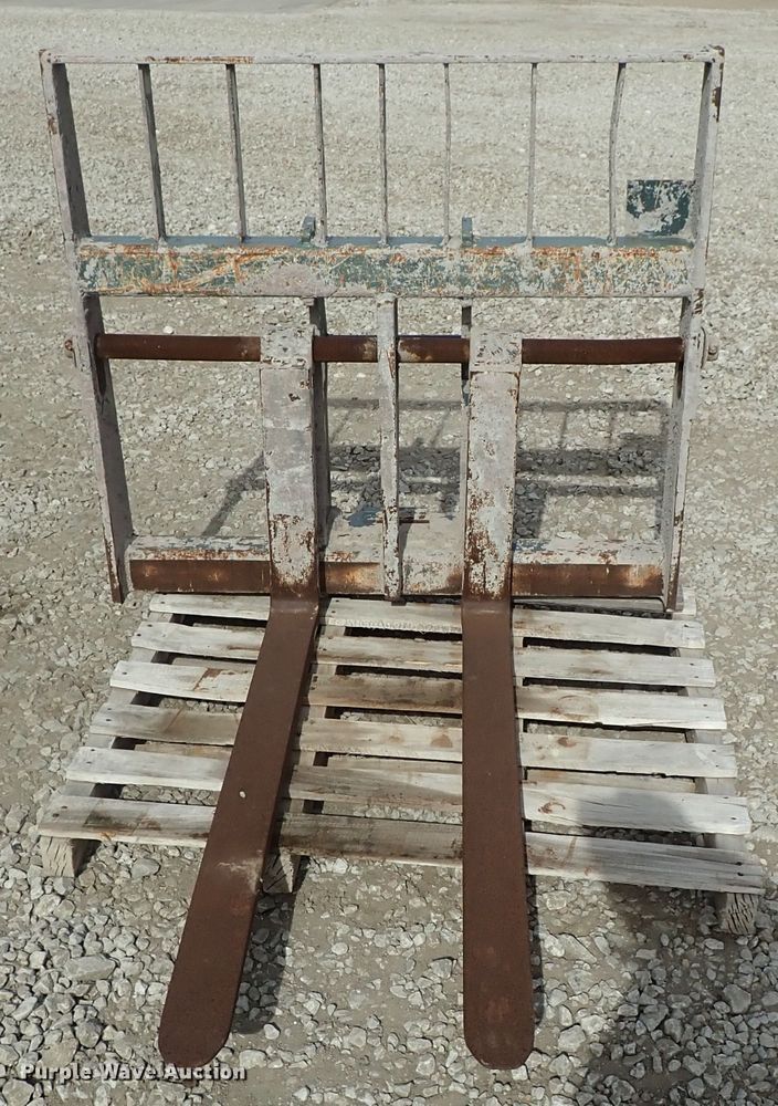 image for item GF9735 Gehl Mustang telehandler carriage