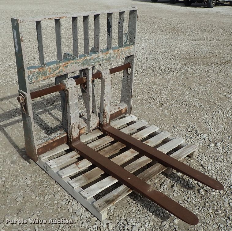 image for item GF9735 Gehl Mustang telehandler carriage