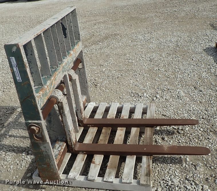 image for item GF9735 Gehl Mustang telehandler carriage