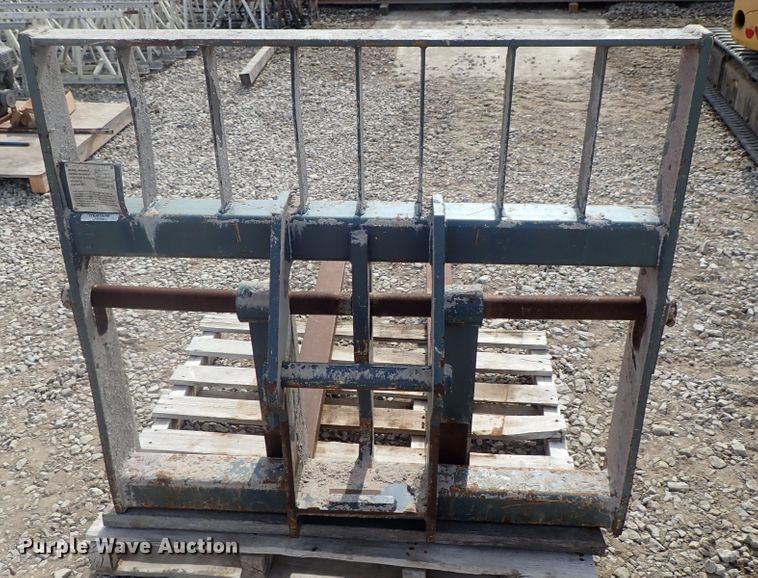 image for item GF9735 Gehl Mustang telehandler carriage