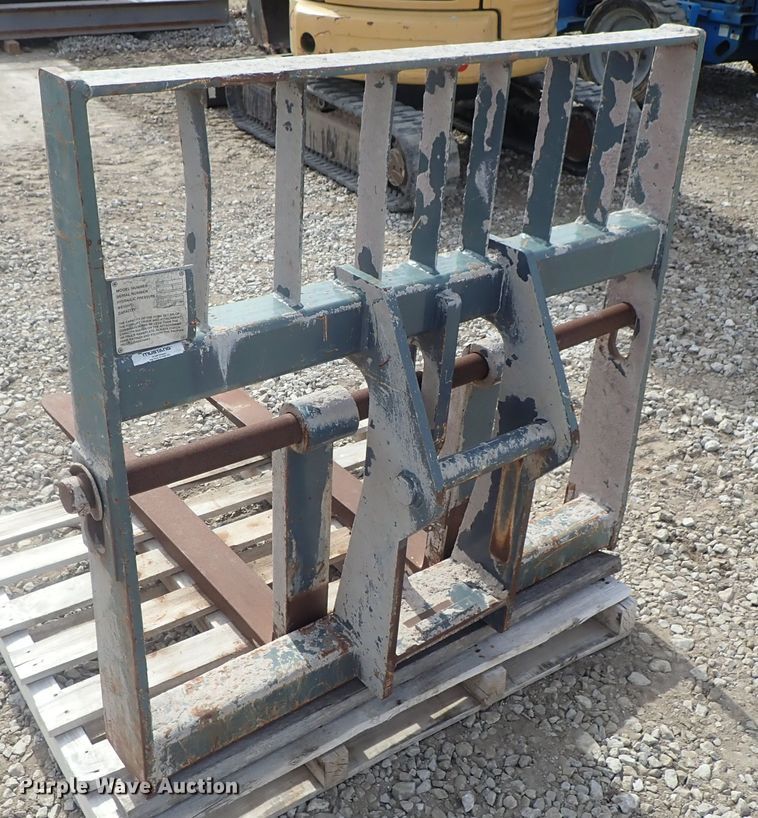 image for item GF9735 Gehl Mustang telehandler carriage