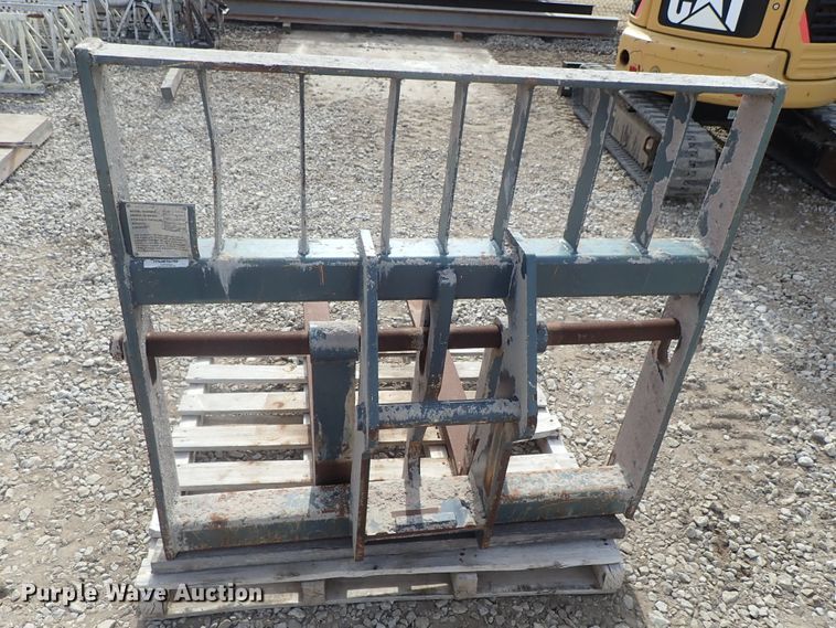 image for item GF9735 Gehl Mustang telehandler carriage