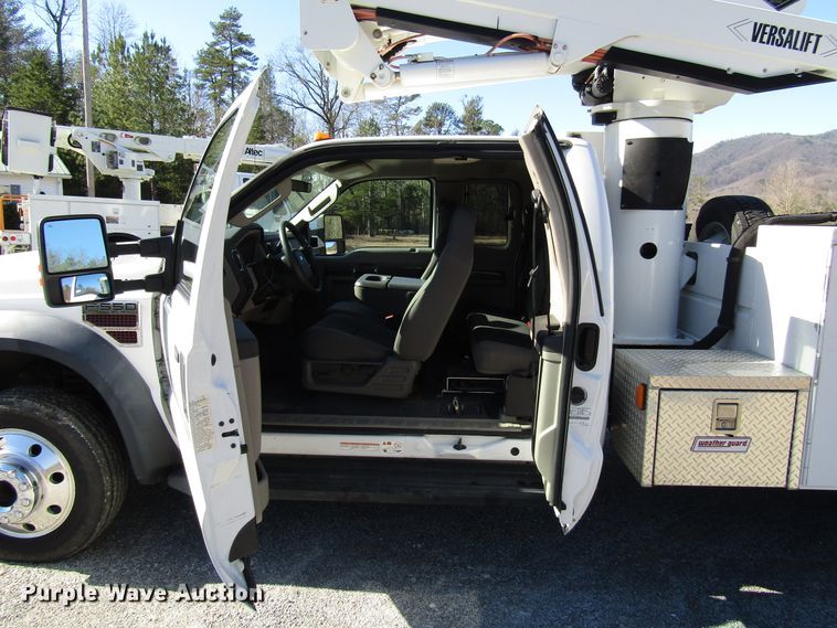 image for item GH9001 2009 Ford F550 Super Duty XLT bucket truck