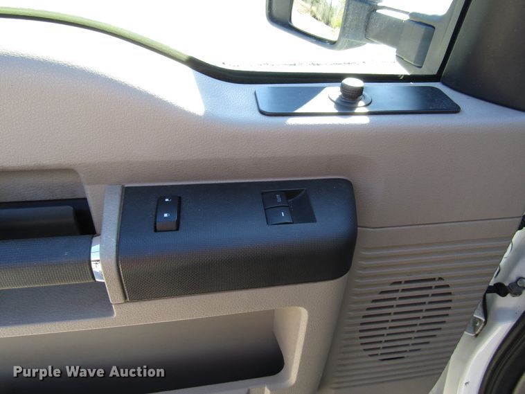 image for item GH9001 2009 Ford F550 Super Duty XLT bucket truck