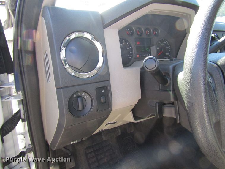 image for item GH9001 2009 Ford F550 Super Duty XLT bucket truck