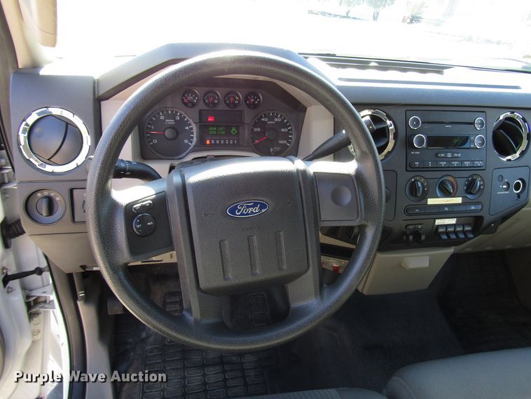 image for item GH9001 2009 Ford F550 Super Duty XLT bucket truck