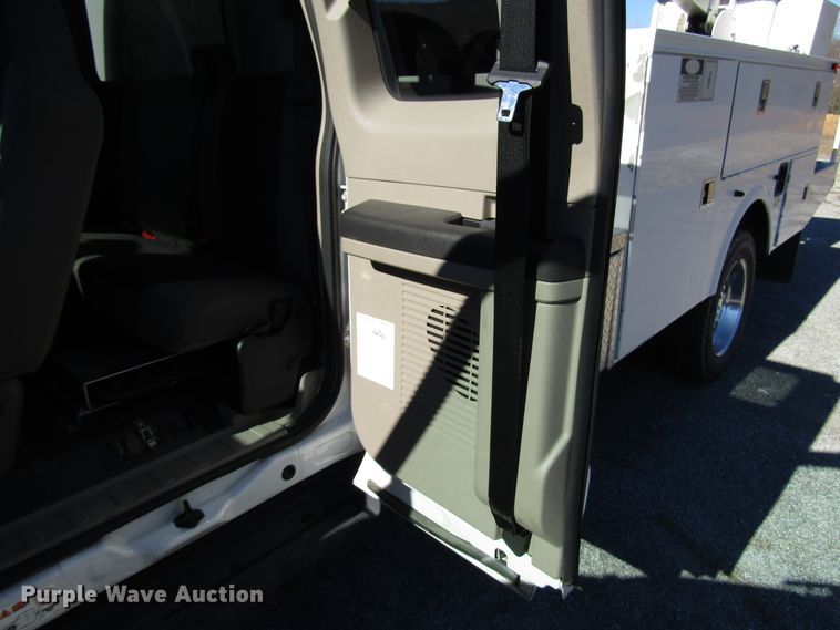 image for item GH9001 2009 Ford F550 Super Duty XLT bucket truck