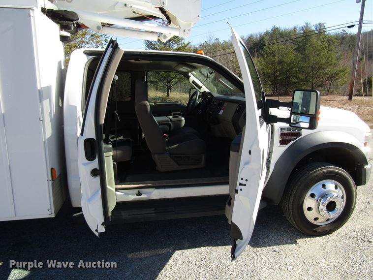 image for item GH9001 2009 Ford F550 Super Duty XLT bucket truck