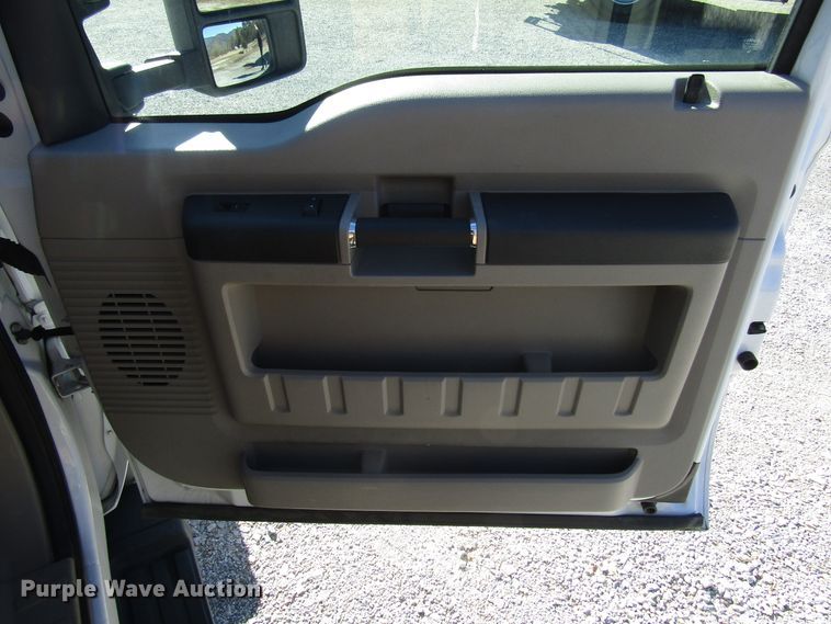 image for item GH9001 2009 Ford F550 Super Duty XLT bucket truck