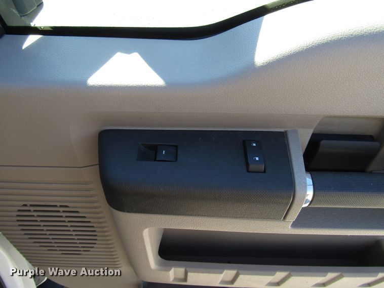 image for item GH9001 2009 Ford F550 Super Duty XLT bucket truck