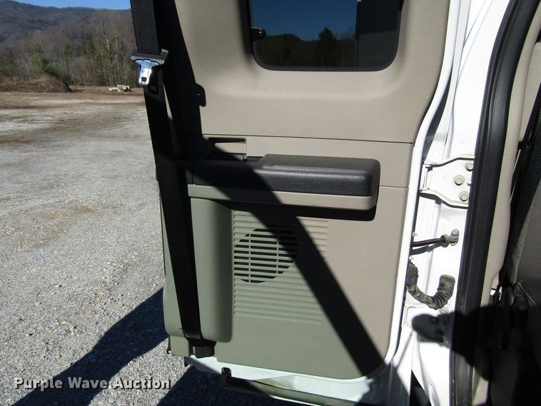 image for item GH9001 2009 Ford F550 Super Duty XLT bucket truck