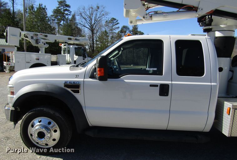 image for item GH9001 2009 Ford F550 Super Duty XLT bucket truck