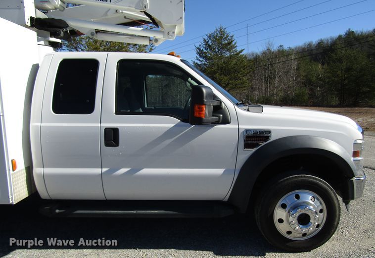 image for item GH9001 2009 Ford F550 Super Duty XLT bucket truck