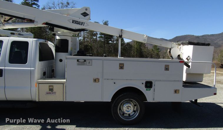 image for item GH9001 2009 Ford F550 Super Duty XLT bucket truck