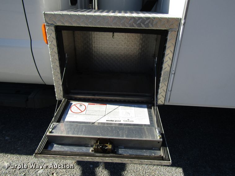 image for item GH9001 2009 Ford F550 Super Duty XLT bucket truck