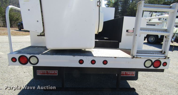 image for item GH9001 2009 Ford F550 Super Duty XLT bucket truck