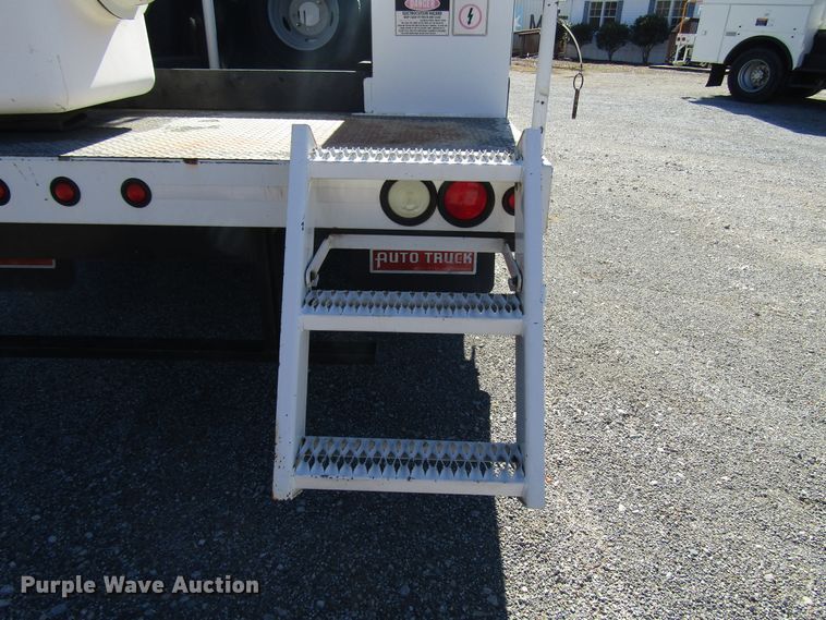 image for item GH9001 2009 Ford F550 Super Duty XLT bucket truck