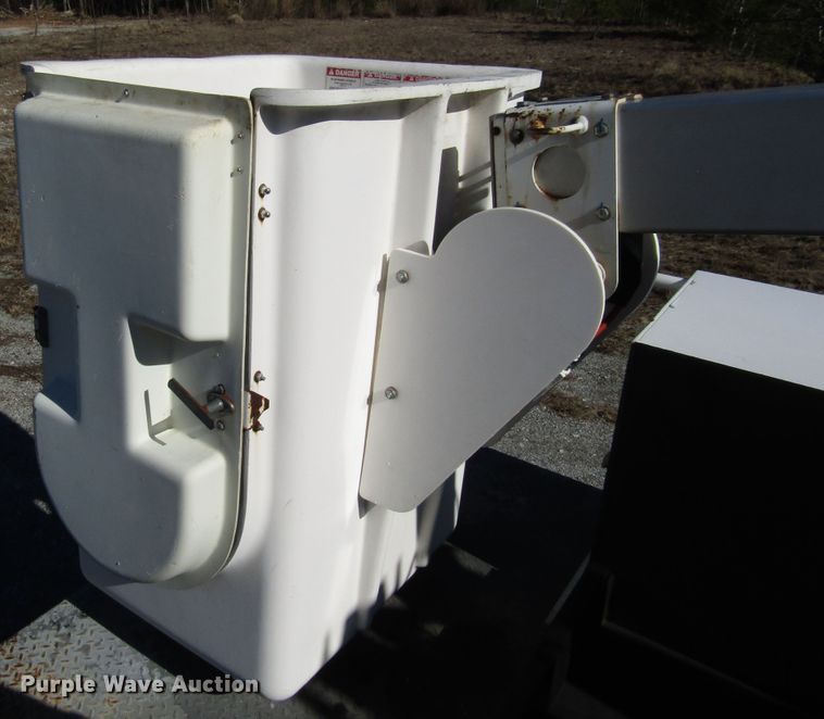 image for item GH9001 2009 Ford F550 Super Duty XLT bucket truck