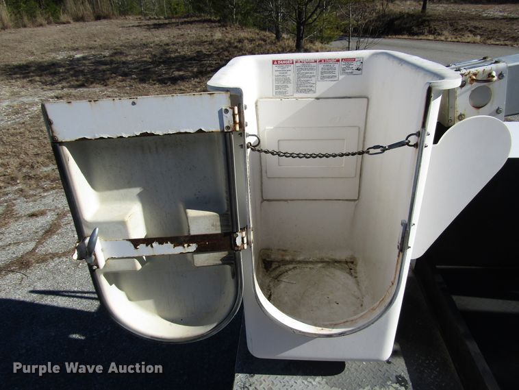 image for item GH9001 2009 Ford F550 Super Duty XLT bucket truck