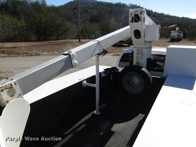 image for item GH9001 2009 Ford F550 Super Duty XLT bucket truck