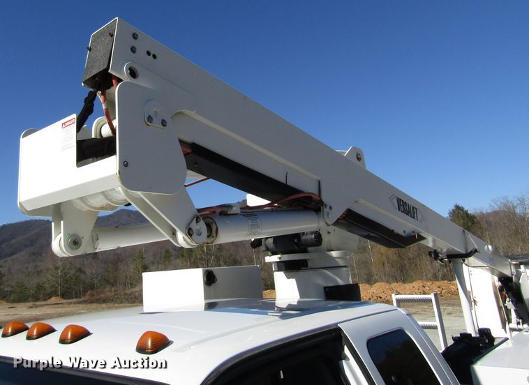 image for item GH9001 2009 Ford F550 Super Duty XLT bucket truck