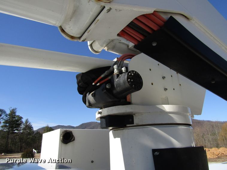 image for item GH9001 2009 Ford F550 Super Duty XLT bucket truck