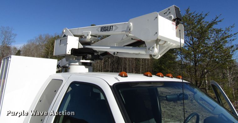 image for item GH9001 2009 Ford F550 Super Duty XLT bucket truck