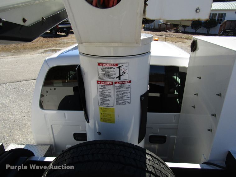 image for item GH9001 2009 Ford F550 Super Duty XLT bucket truck
