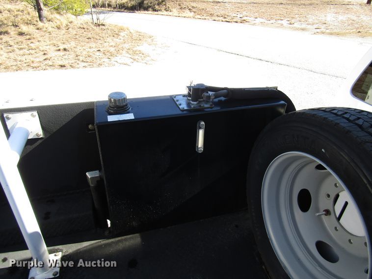 image for item GH9001 2009 Ford F550 Super Duty XLT bucket truck