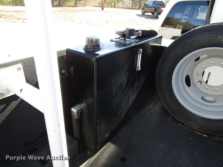 image for item GH9001 2009 Ford F550 Super Duty XLT bucket truck