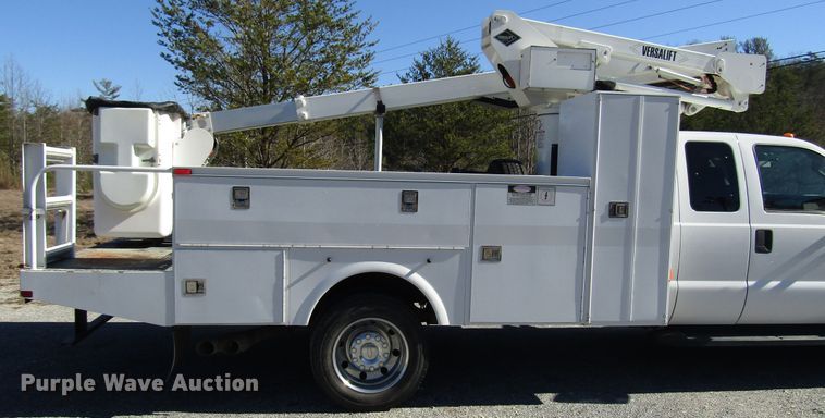 image for item GH9001 2009 Ford F550 Super Duty XLT bucket truck