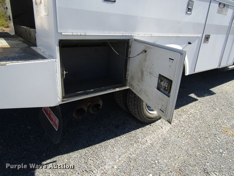 image for item GH9001 2009 Ford F550 Super Duty XLT bucket truck