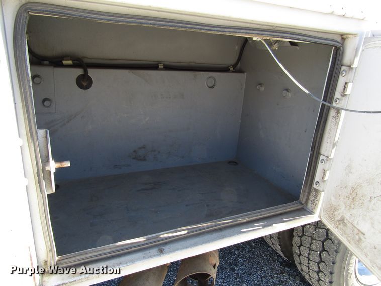 image for item GH9001 2009 Ford F550 Super Duty XLT bucket truck