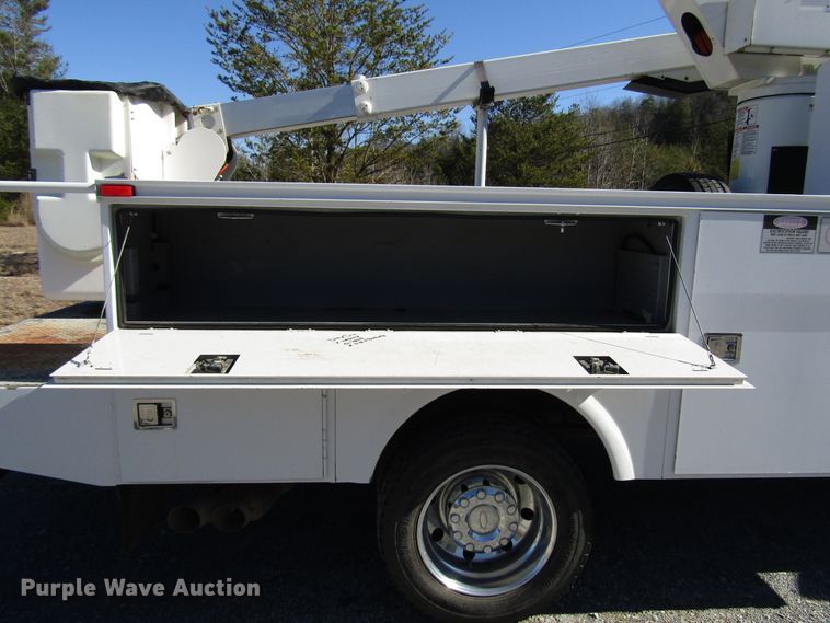 image for item GH9001 2009 Ford F550 Super Duty XLT bucket truck