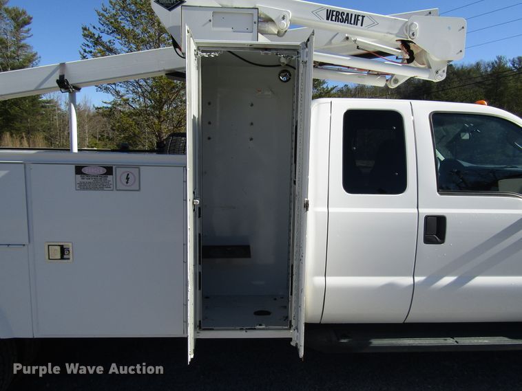 image for item GH9001 2009 Ford F550 Super Duty XLT bucket truck
