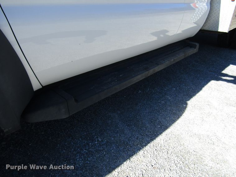 image for item GH9001 2009 Ford F550 Super Duty XLT bucket truck