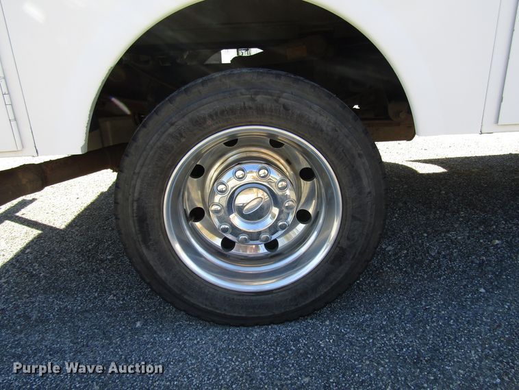 image for item GH9001 2009 Ford F550 Super Duty XLT bucket truck