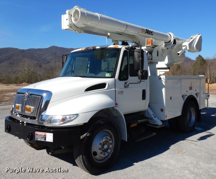image for item GH9002 2005 International 4300 bucket truck