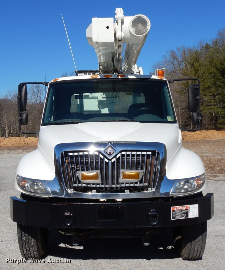 image for item GH9002 2005 International 4300 bucket truck