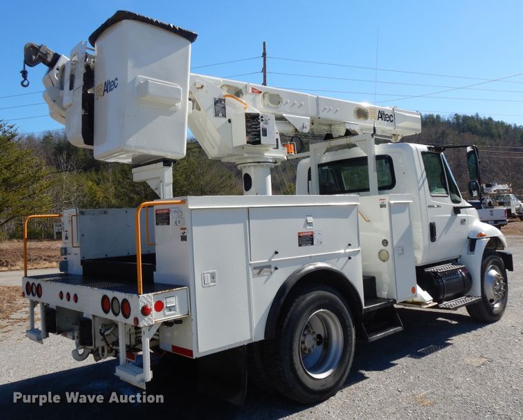 image for item GH9002 2005 International 4300 bucket truck