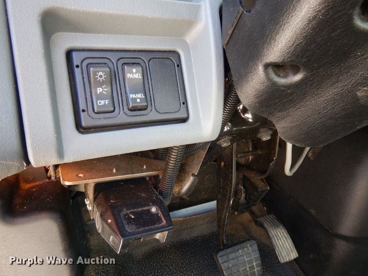 image for item GH9002 2005 International 4300 bucket truck