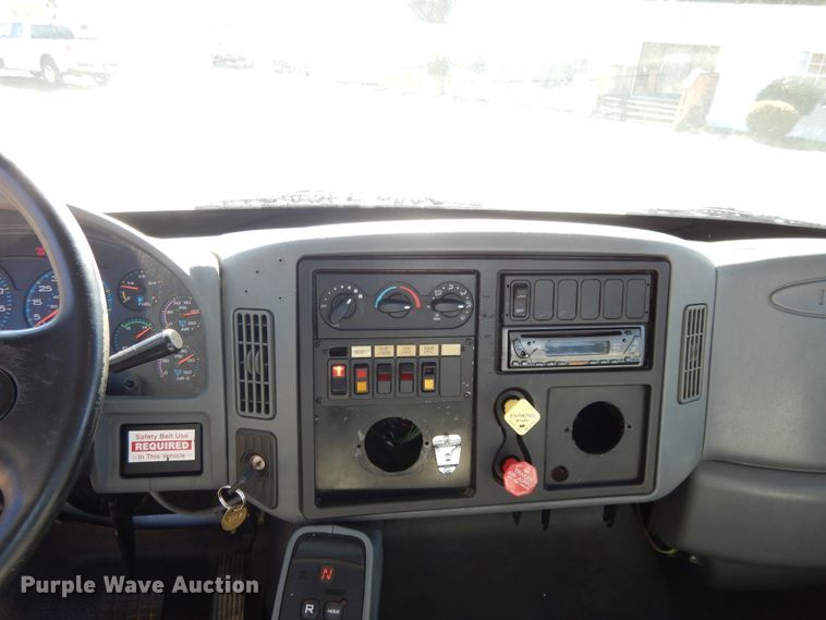 image for item GH9002 2005 International 4300 bucket truck