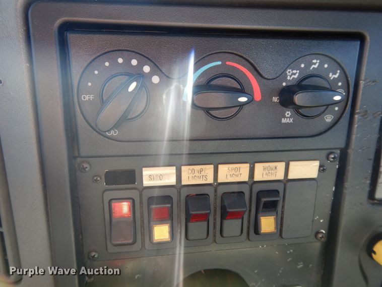 image for item GH9002 2005 International 4300 bucket truck