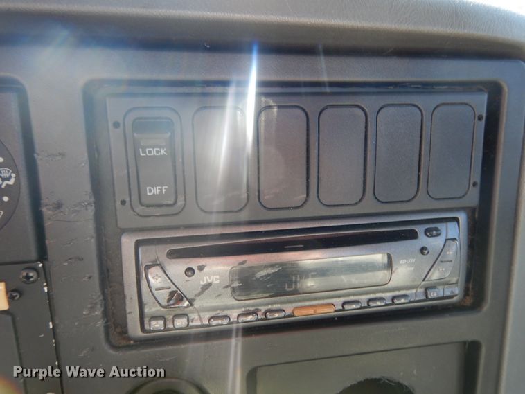 image for item GH9002 2005 International 4300 bucket truck