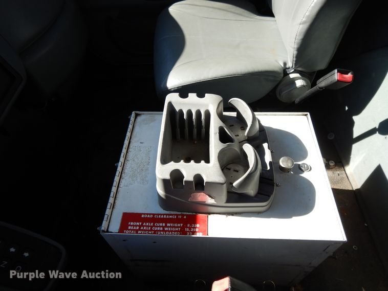 image for item GH9002 2005 International 4300 bucket truck