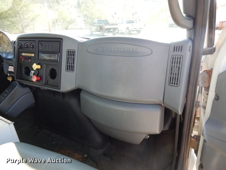 image for item GH9002 2005 International 4300 bucket truck