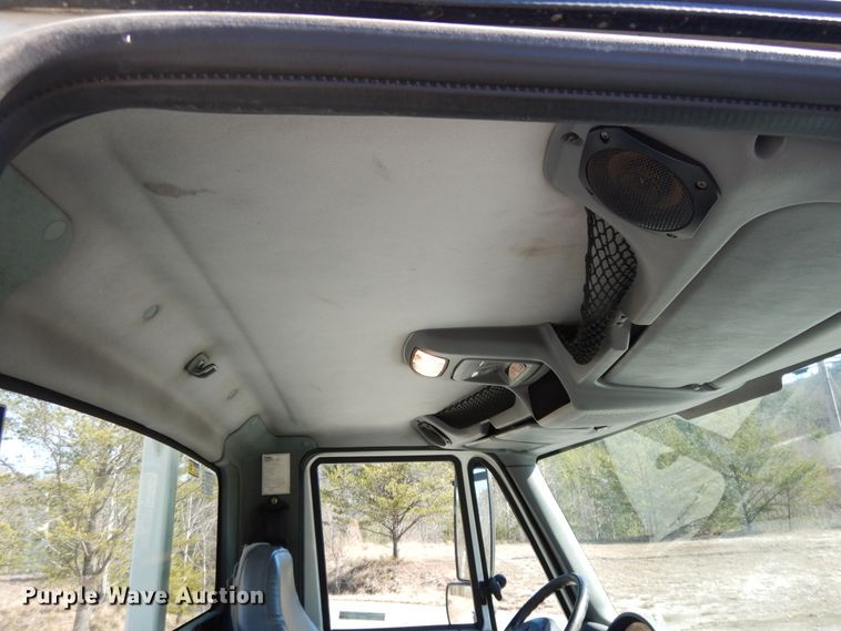 image for item GH9002 2005 International 4300 bucket truck