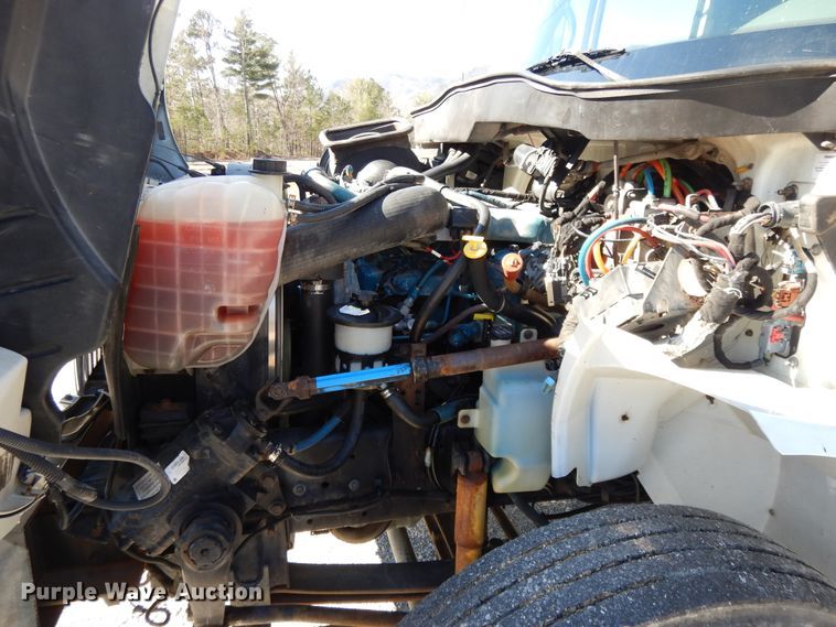 image for item GH9002 2005 International 4300 bucket truck