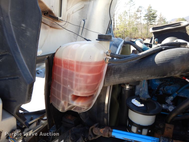 image for item GH9002 2005 International 4300 bucket truck