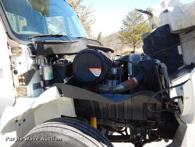 image for item GH9002 2005 International 4300 bucket truck